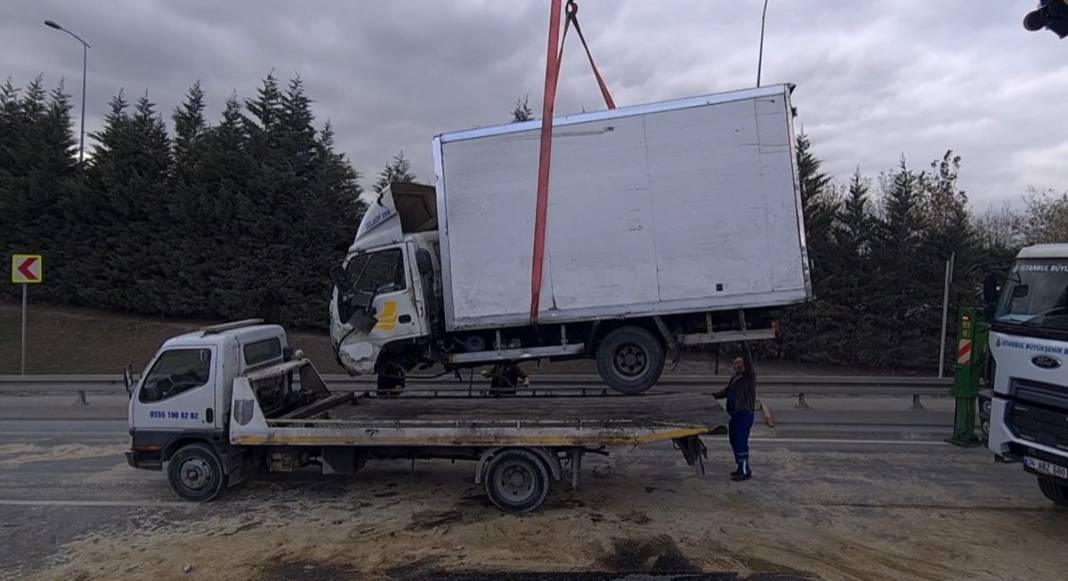 Faciadan dönüldü: Kamyonet, oyuncak gibi dağıldı... 7